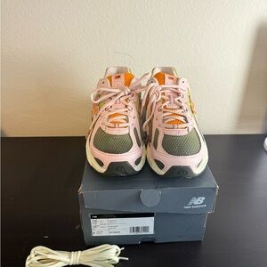 New Balance 740 -Icy Pink/Forest Night/Flame Orange